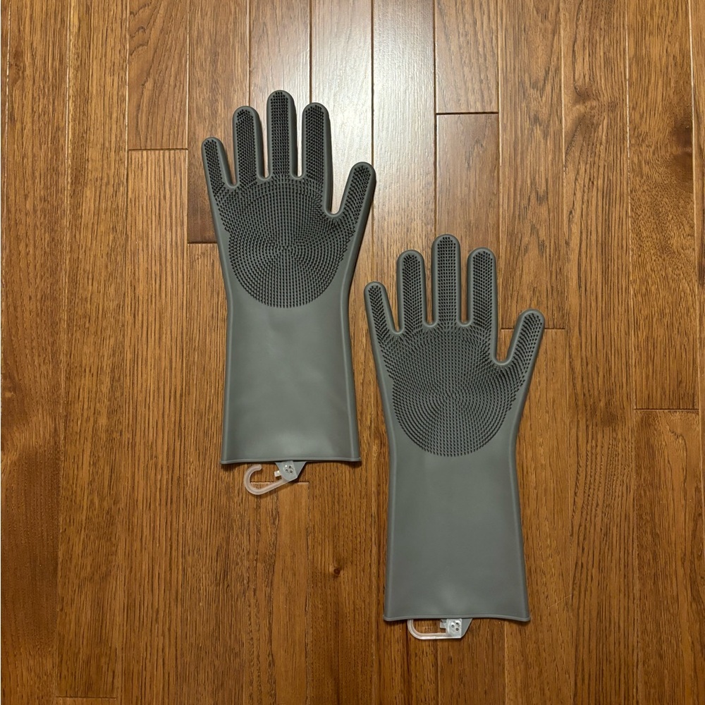 Two New Silicone cleaning/dishwashing gloves